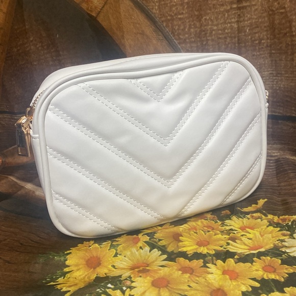 🆕 Boutique Under Your Spell Crossbody Bag - Picture 3 of 5